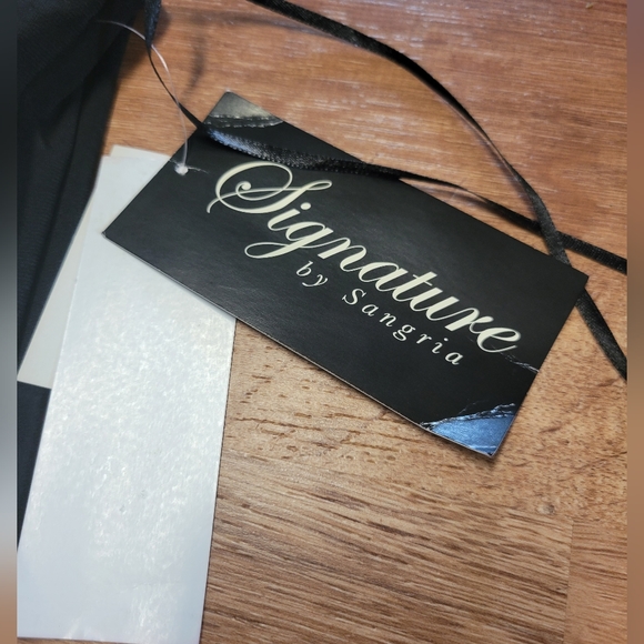 Signature by sangria NWT dress size 16 - Picture 3 of 8